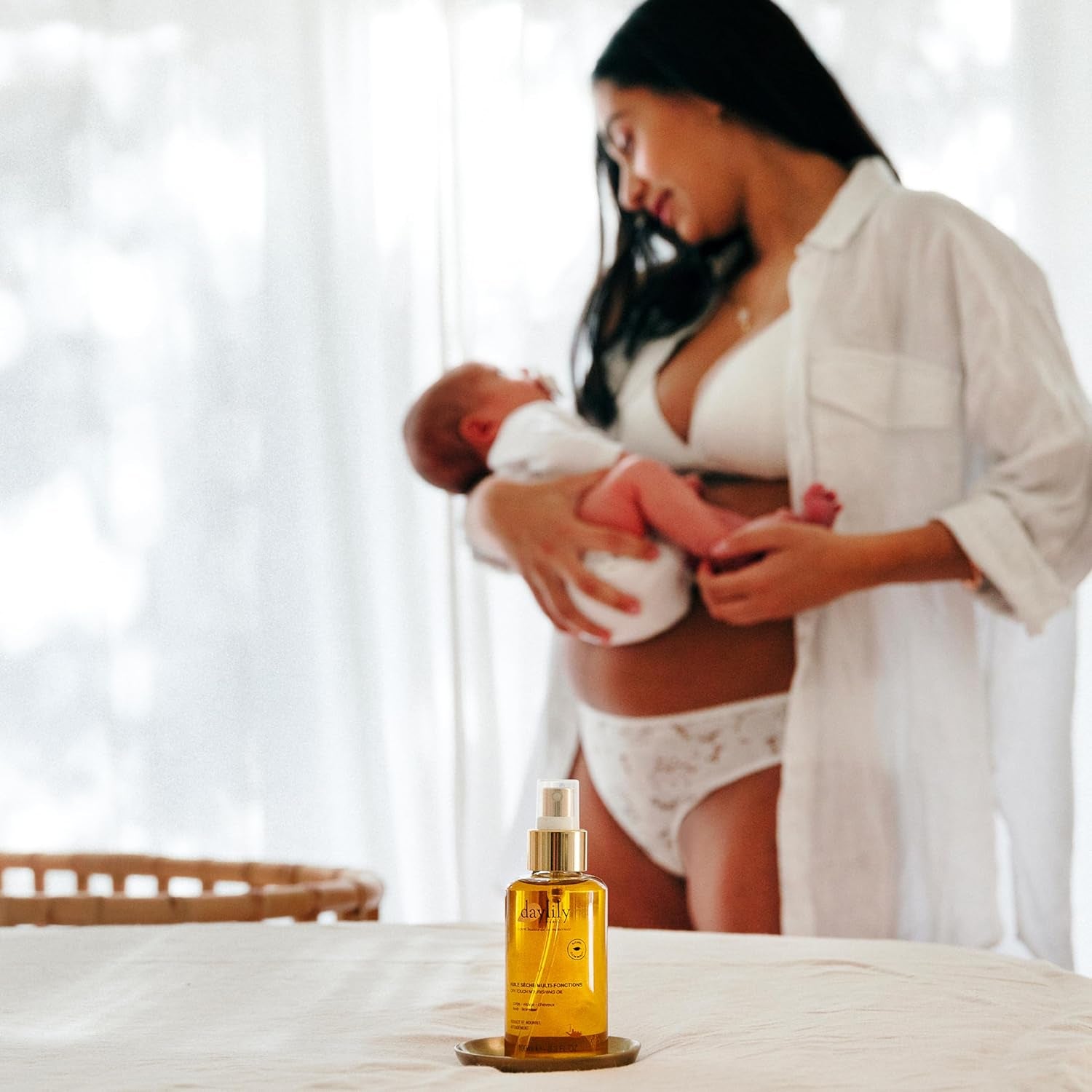 | L'Huile Mère-Veilleuse Multi-Fonctions | Nourrit Votre Corps & Répare Vos Cheveux | Combinaisons De 5 Huiles Végétales Bio | Texture Douce | Fabriqué En France | Végan & Cruelty-Free | 100Ml